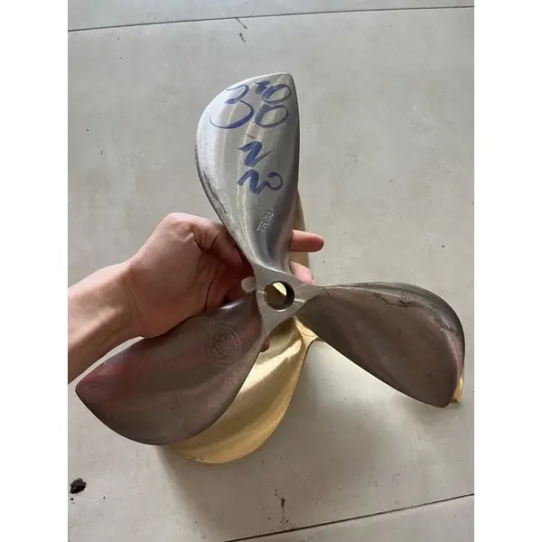 chân vịt 3 cánh inox