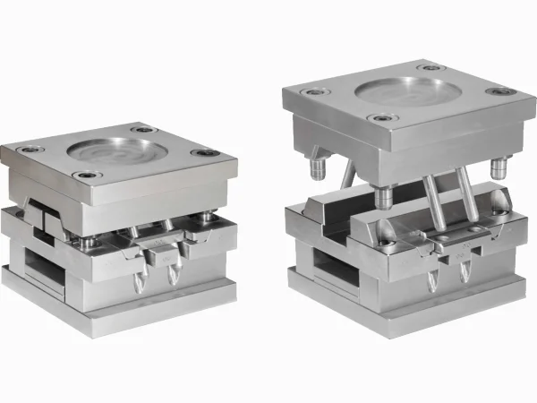 PLASTIC INJECTION MOLD