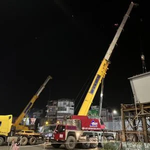 Hoàn thành việc vận chuyển và lắp đặt 2 dầm cầu thép với khẩu độ dài 60 m nặng 120 tấn tại nút giao đường Nguyễn Văn Cừ - Hồng Tiến, Gia Lâm - Hà Nội