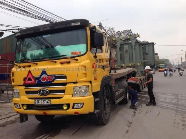Transporting a transformer (109 tons) using a COMETTO semi-trailer.