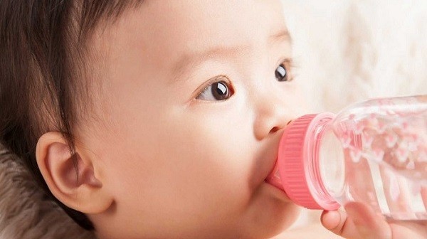 Tại sao cần máy lọc nước cho nhà có trẻ nhỏ