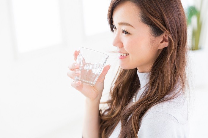 Hướng dẫn uống nước đúng cách để có làn da đẹp