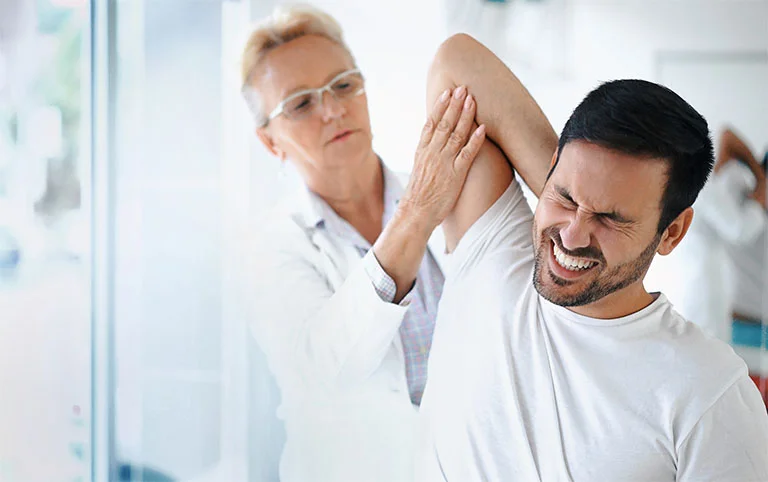 Bị Đau Vai Gáy Nên Đi Khám Và Chữa Ở Đâu Tốt?