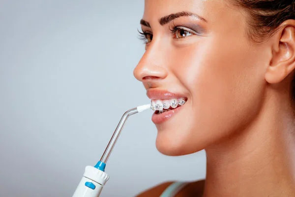 Hướng dẫn cách dùng máy tăm nước làm sạch sâu và an toàn