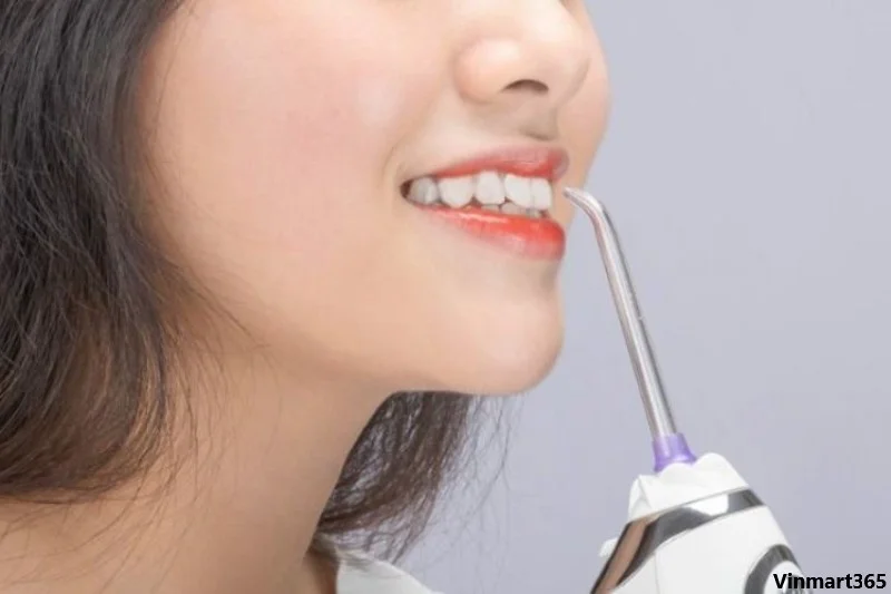 Không vệ sinh máy tăm nước thường xuyên