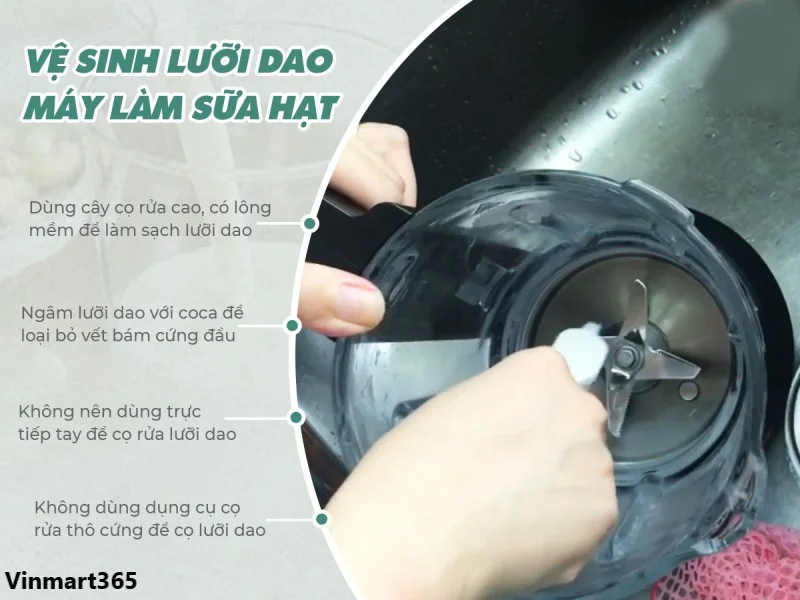 Vệ sinh lưỡi dao của máy xay sữa hạt Seka
