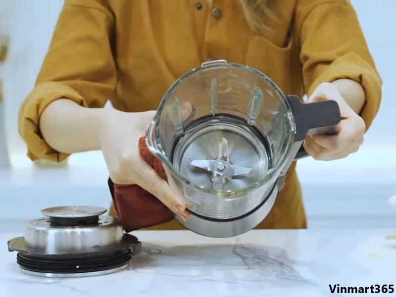 Vệ sinh lòng cối xay của Seka