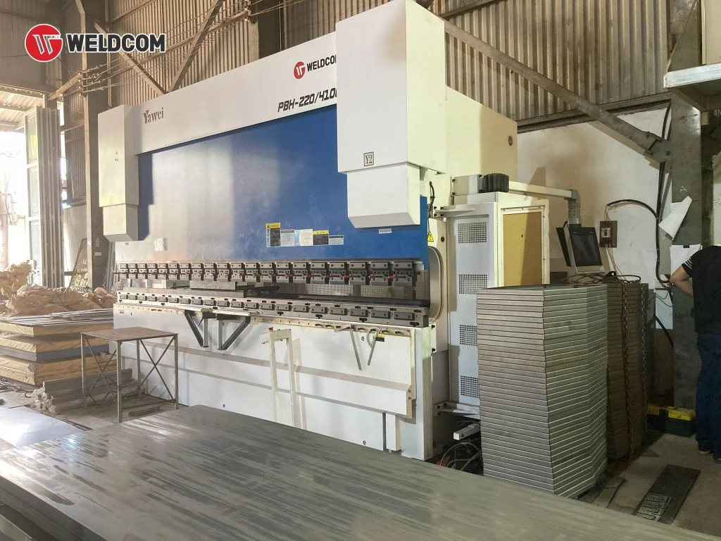 Ưu điểm vượt trội của Máy chấn CNC