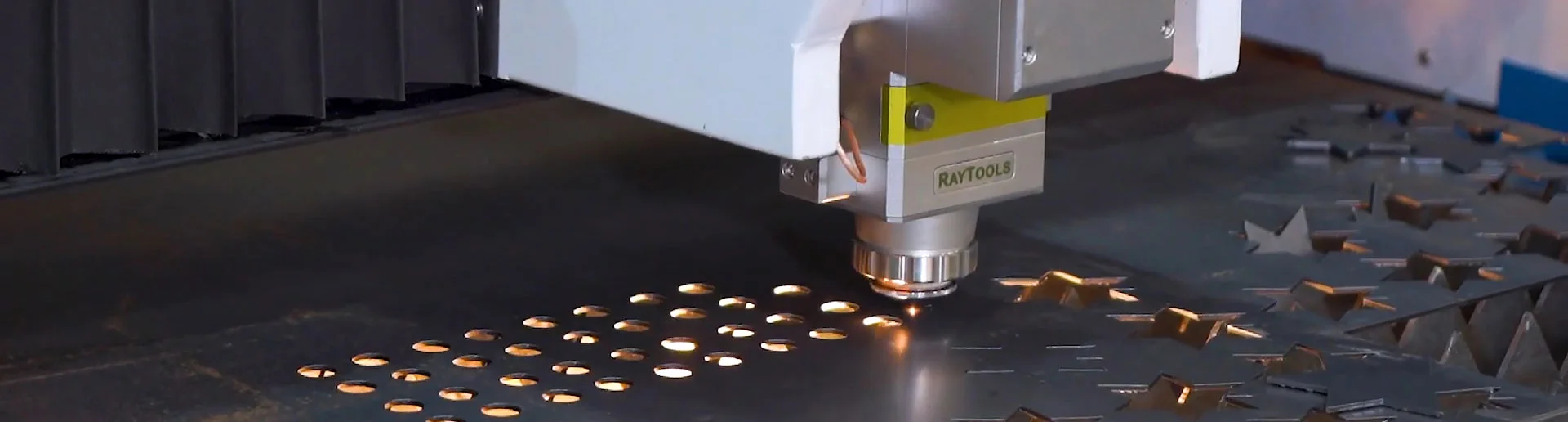 Máy cắt CNC