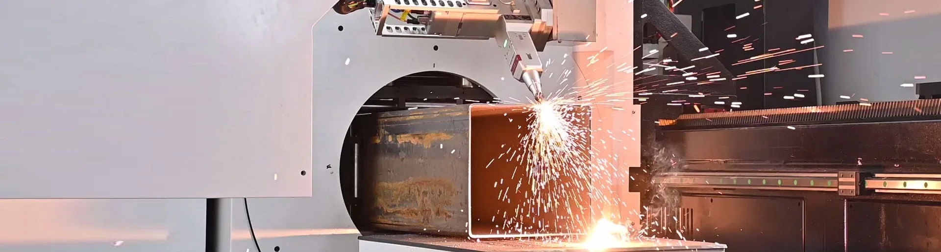 Máy cắt ống CNC