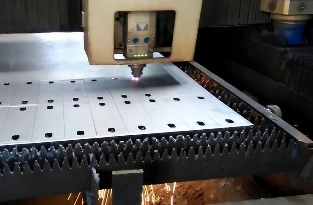 ung-dung-cua-may-cat-cnc-laser-ban-ma