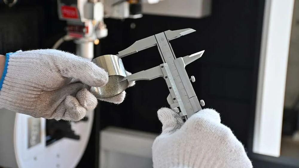 gia-may-cat-ong-cnc-laser-5
