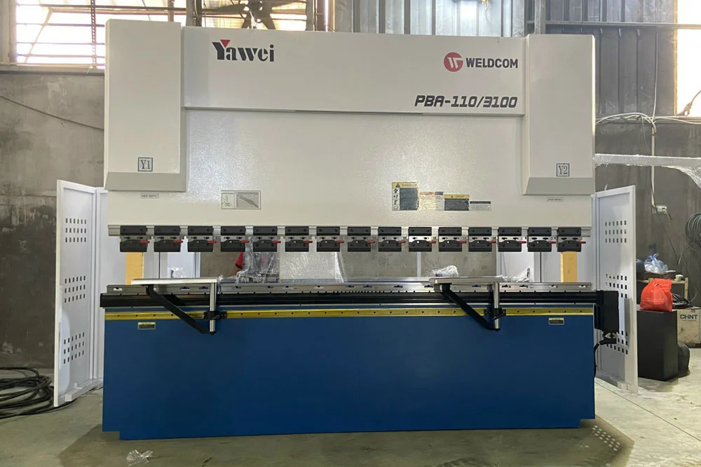MÁY CHẤN GẤP TÔN CNC YAWEI PBA-110/3100