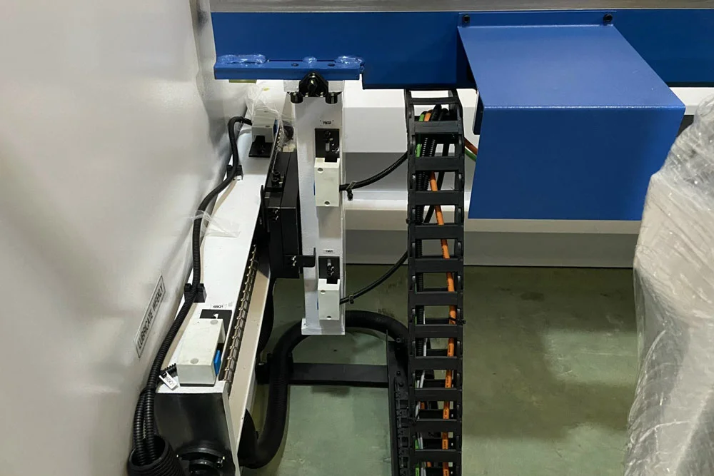 MÁY CHẤN GẤP TÔN CNC YAWEI PBA-110/3100