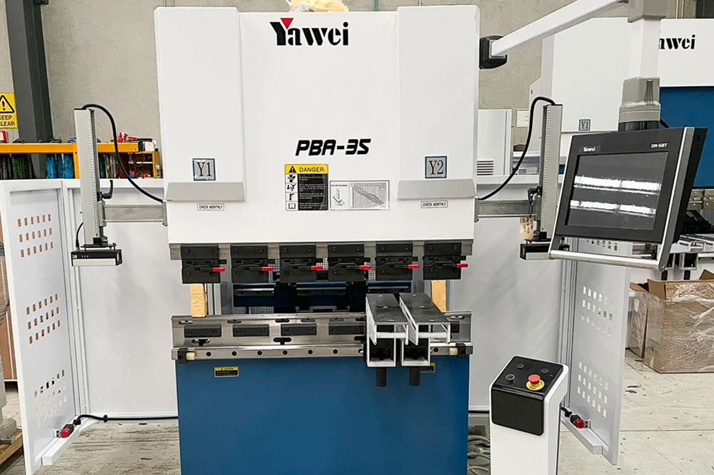 MÁY CHẤN GẤP TÔN CNC YAWEI PBA 35/1250