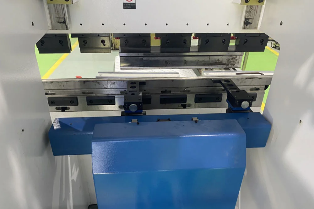may-chan-gap-ton-cnc-yawei-pba-35-1250-sp-4