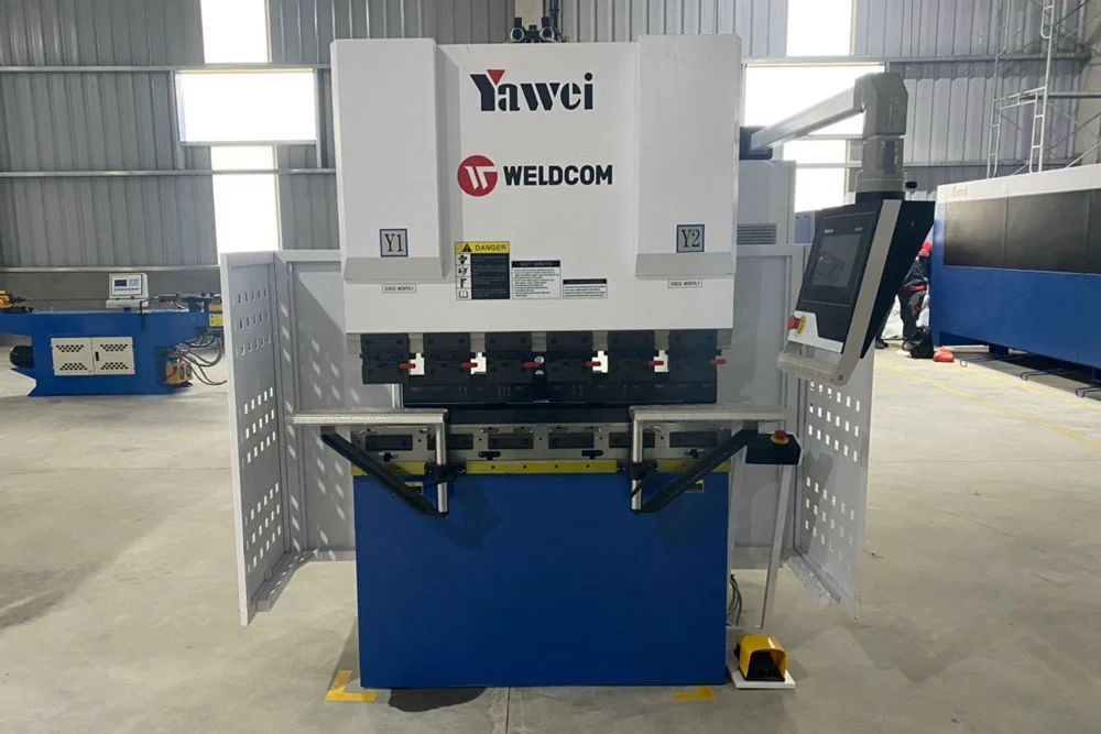 MÁY CHẤN GẤP TÔN CNC YAWEI PBA 35/1250