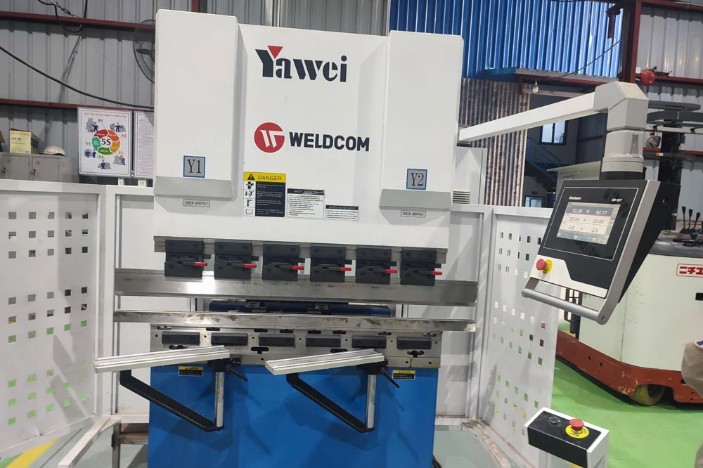 MÁY CHẤN GẤP TÔN CNC YAWEI PBA 35/1250