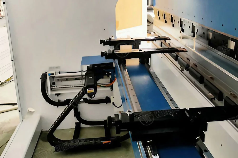 MÁY CHẤN GẤP TÔN THỦY LỰC YAWEI PBH-110/3100
