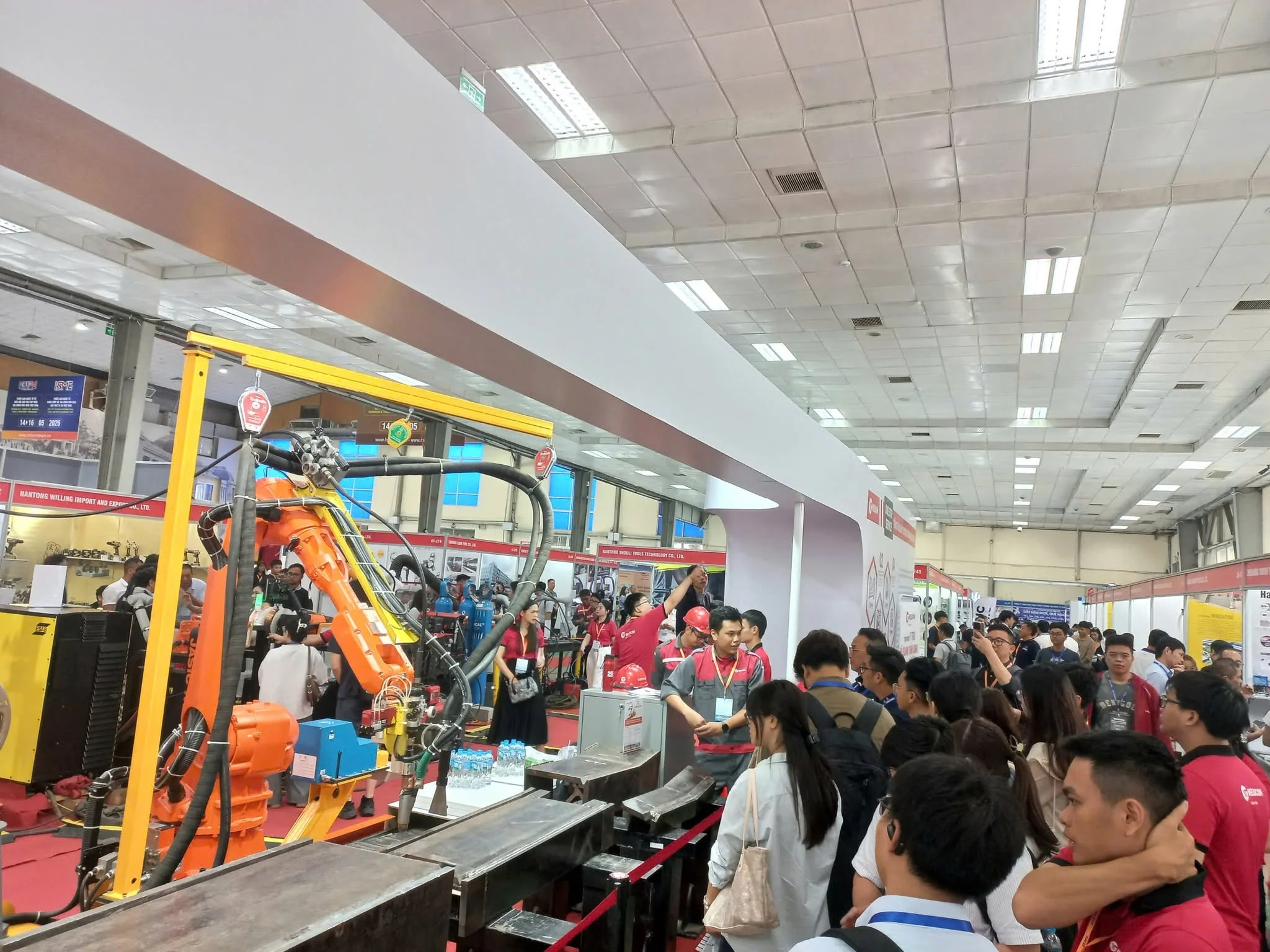 robot hàn saw
