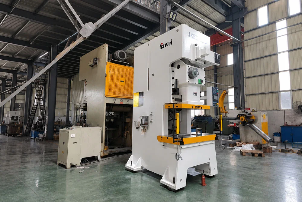 MÁY DẬP SERVO YAWEI KHUNG C LOẠI 1 TRỤC KHUỶU