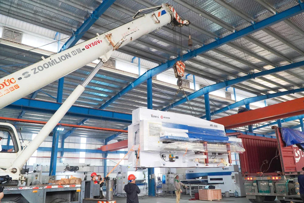 may-dot-dap-weldcom-tai-thanh-tien