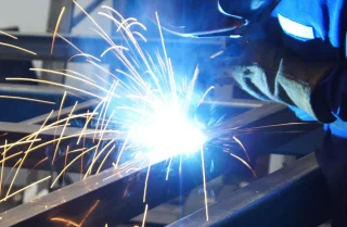 Những lỗi thường gặp và cách khắc phục khi sử dụng máy hàn que xách tay