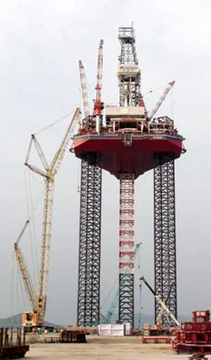 nâng giàn khoan tự nâng