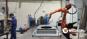 DOANH-NGHIEP-VUA-VA-NHO-TRUOC-BAI-TOAN-NEN-HAY-KHONG-UNG-DUNG-ROBOT-VAO-SAN-XUAT3-300x135