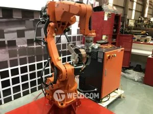 KHI-NAO-DOANH-NGHIEP-NEN-LUA-CHON-DAU-TU-ROBOT-VAO-SAN-XUAT-1-300x225