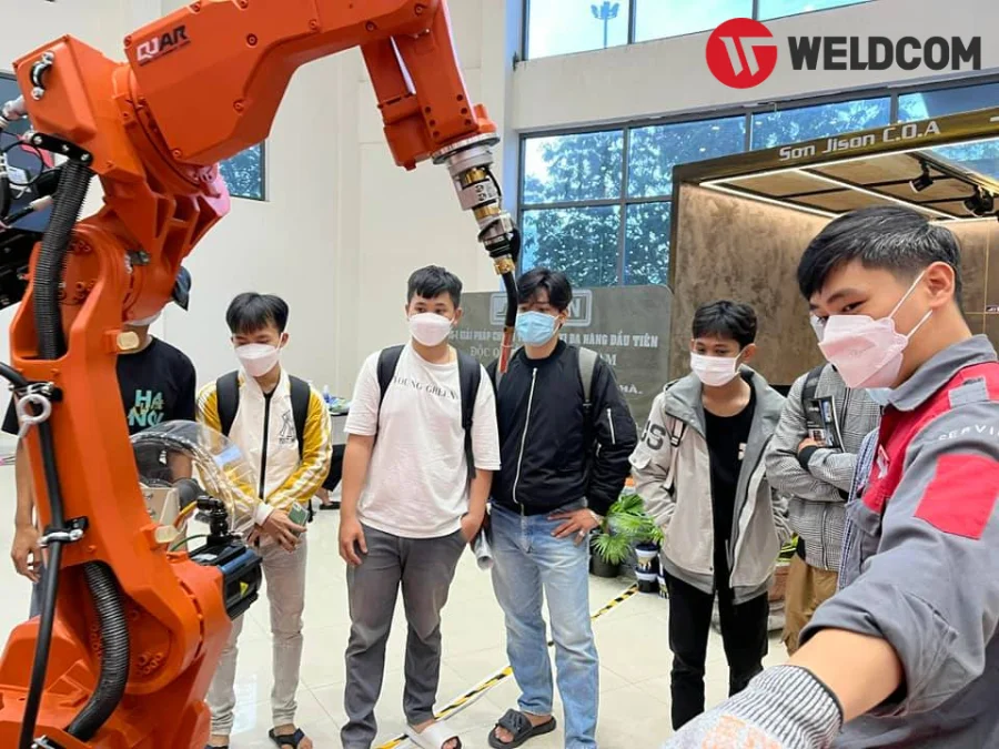 Weldcom-lan-dau-tien-co-mat-tai-trien-lam-Vietbuild-2022-1