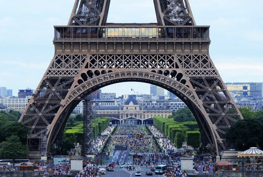 eiffel-tower-4416700_1280-1024x690