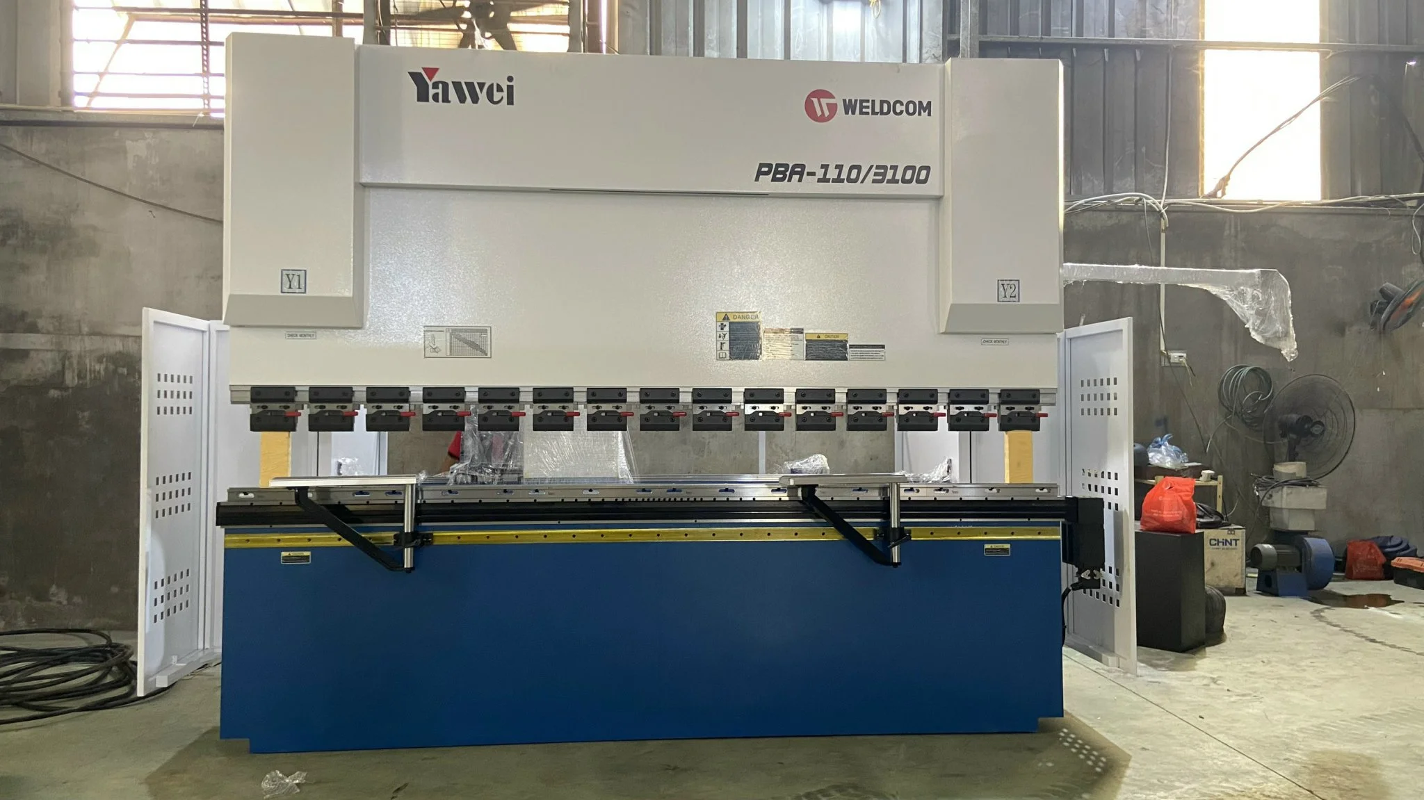 MÁY CHẤN GẤP TÔN CNC YAWEI PBA-110/3100