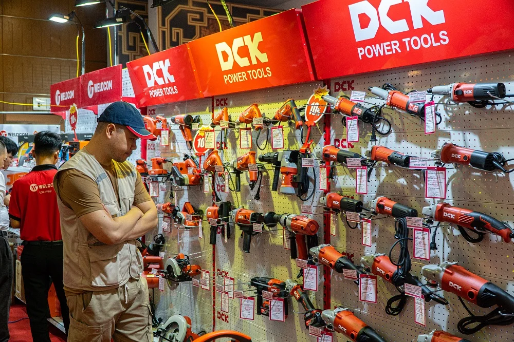 DCK NHANH CHÓNG PHỦ SẮC ĐỎ TẠI CÁC ĐẠI LÝ WELDCOM TRÊN TOÀN QUỐC
