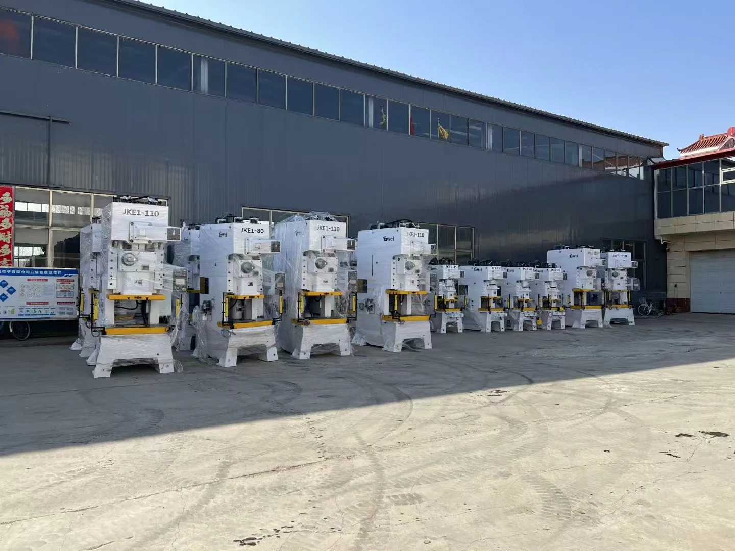 MÁY DẬP SERVO YAWEI KHUNG C LOẠI 1 TRỤC KHUỶU