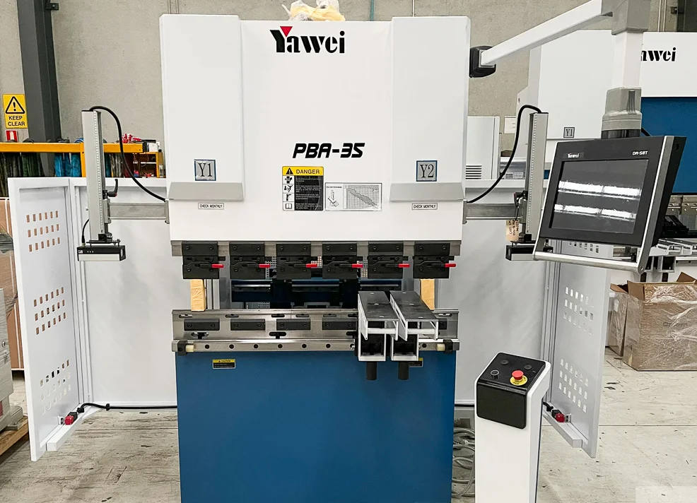 MÁY CHẤN GẤP TÔN CNC YAWEI PBA 35/1250