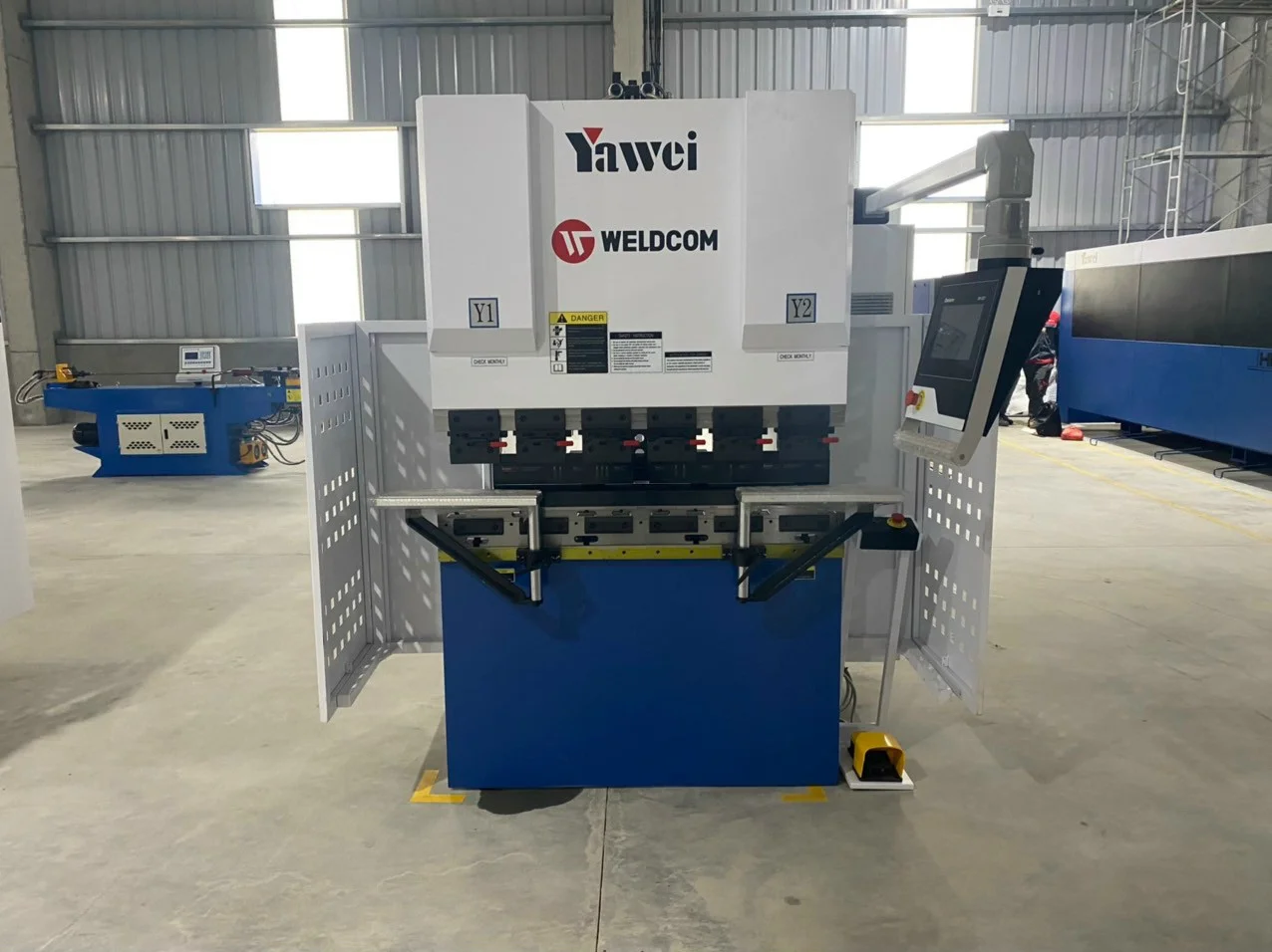 MÁY CHẤN GẤP TÔN CNC YAWEI PBA 35/1250