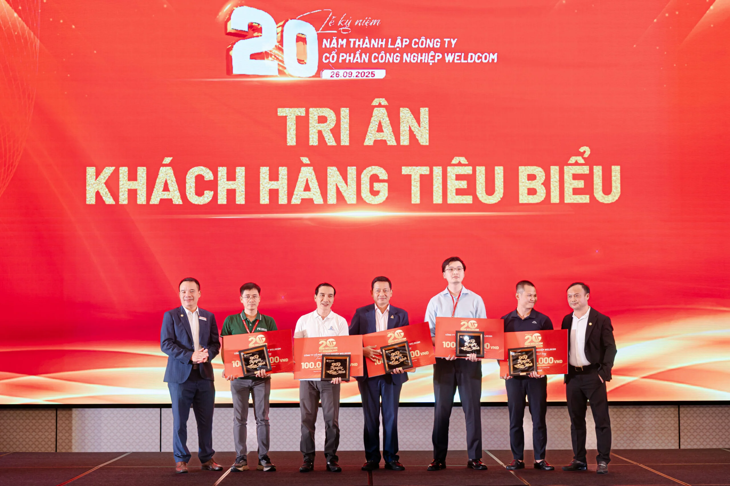 GALA TRI ÂN KHÁCH HÀNG – WELDCOM 20 NĂM "GIÁ TRỊ THẬT – PHỤNG SỰ BỀN VỮNG"