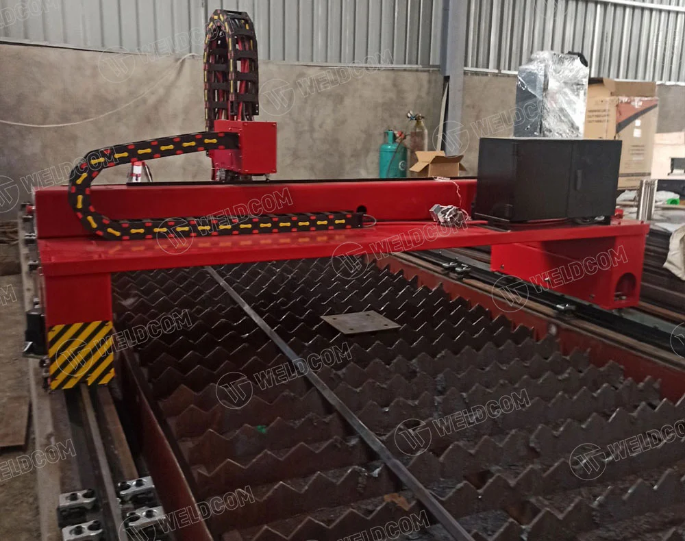 Nên chọn máy cắt CNC plasma hay máy cắt laser CNC?