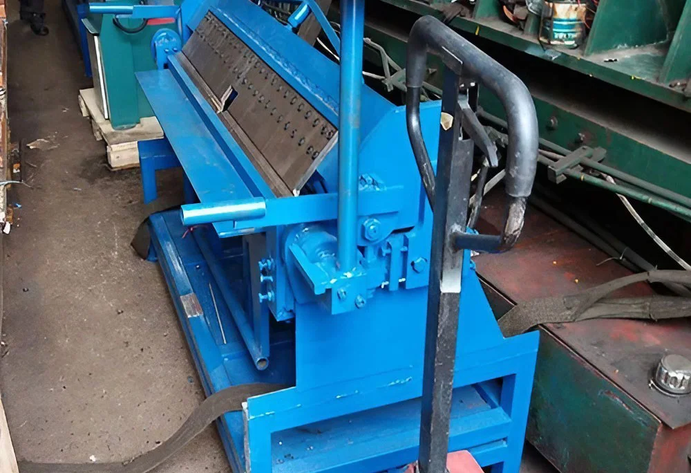Phân loại máy chấn tôn: Máy chấn cơ