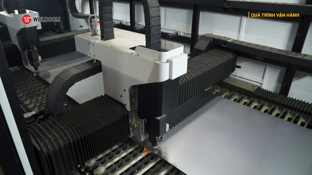 Máy gia công tấm Weldcom phân phối: Máy cắt CNC