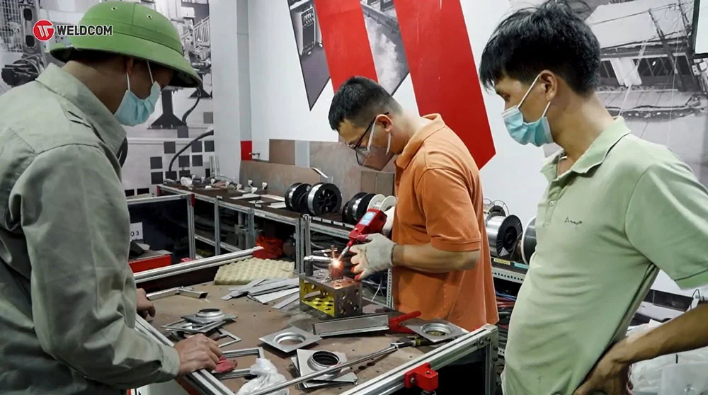 Các loại máy hàn laser Fiber: Máy hàn cầm tay