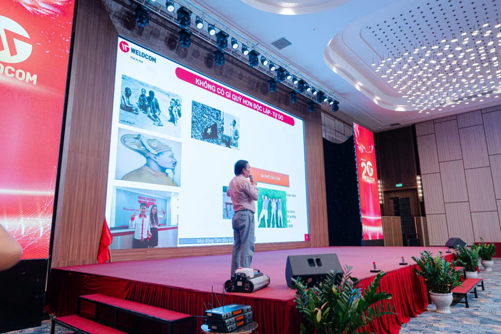 Gala-20-nam-125-1024x683