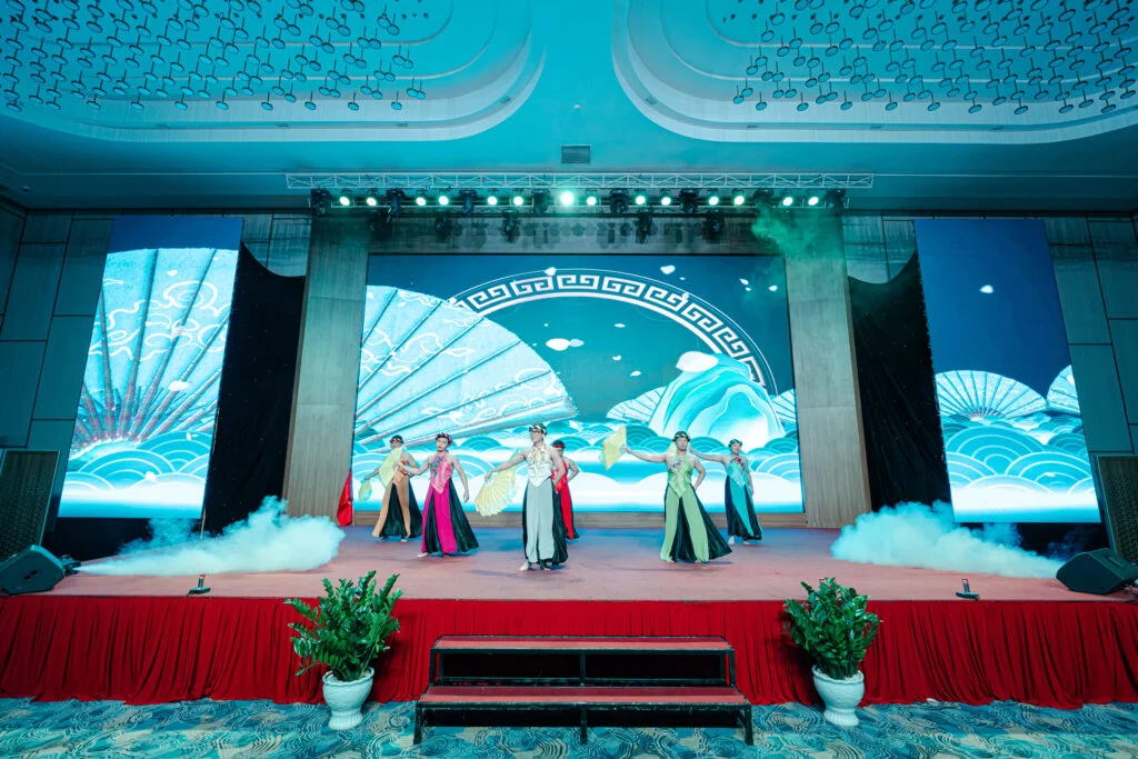 Gala-20-nam-135-1024x683