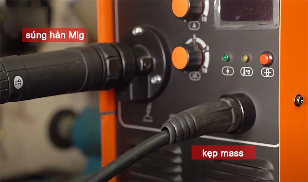 Nối súng hàn MIG và kẹp mass đúng vị trí