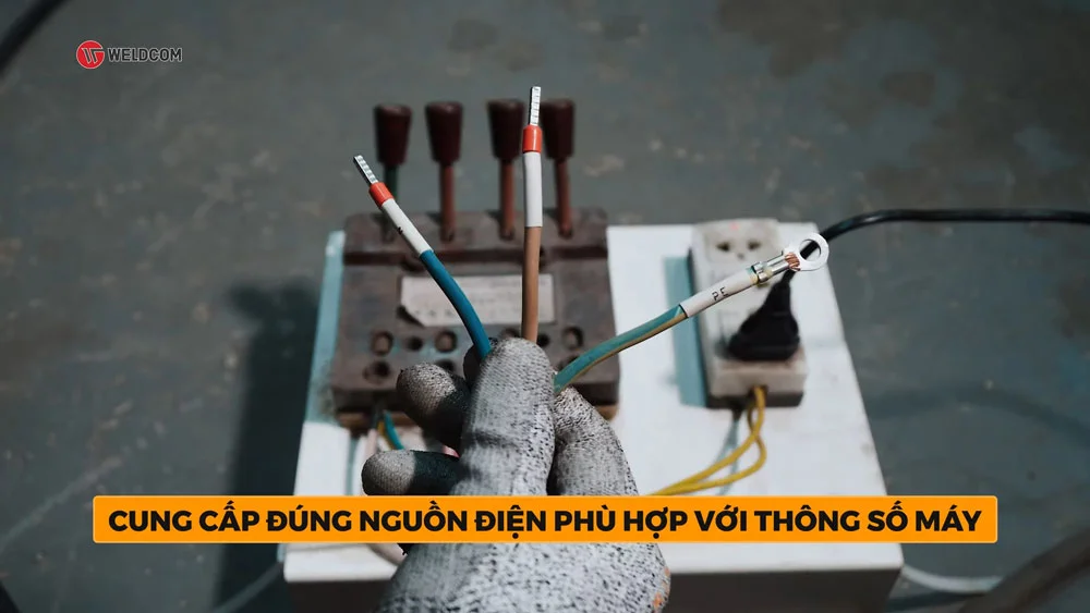 Kiểm tra nguồn điện cấp cho máy hàn