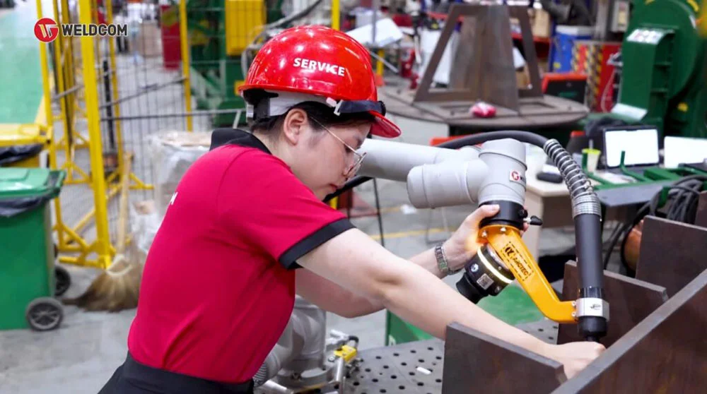 Đảm bảo bộ tinh chỉnh trên cobot hoạt động đúng hướng
