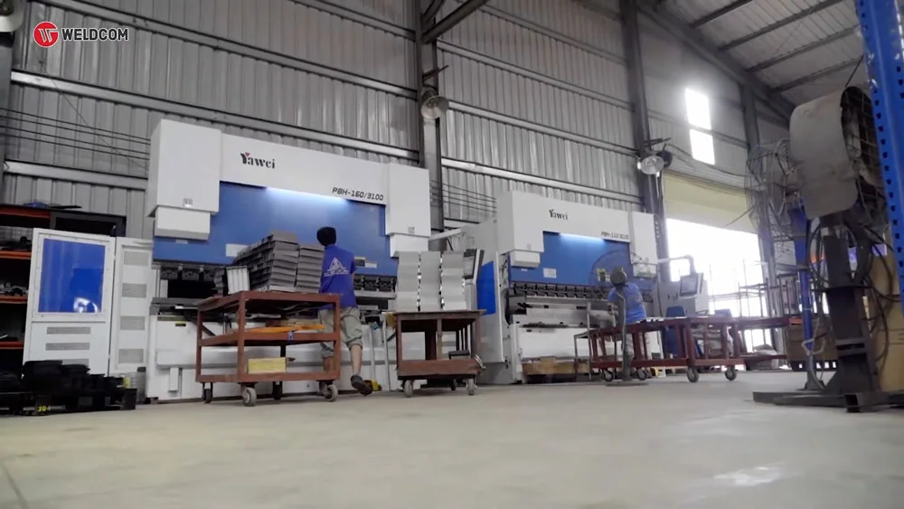 Phân loại máy chấn thủy lực phổ biến hiện nay: Máy chấn thủy lực CNC