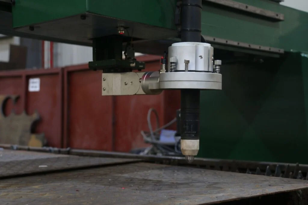 Những lưu ý quan trọng khi vận hành máy cắt plasma CNC