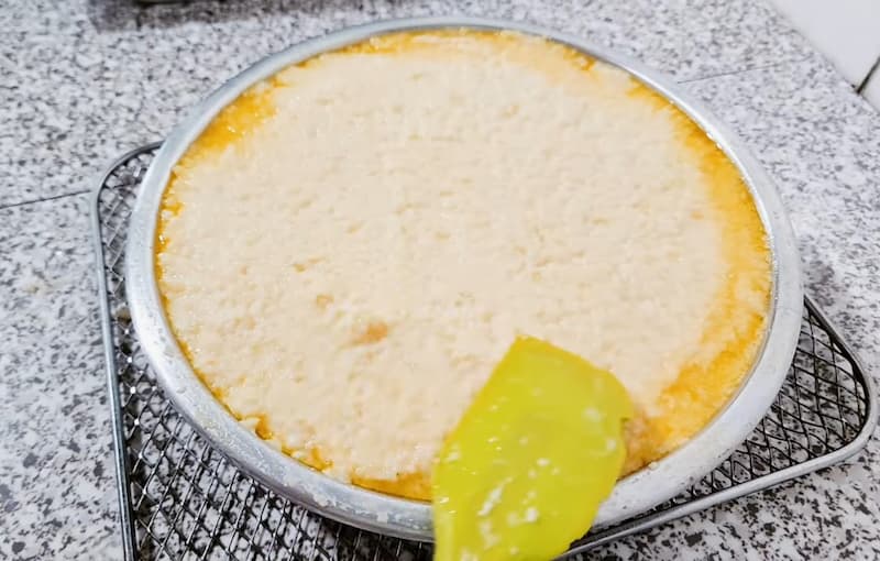 cho banh vao khuon (1)